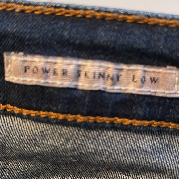 Guess power skinny jeans. Tapered at ankle. Size 31 - Picture 7 of 7